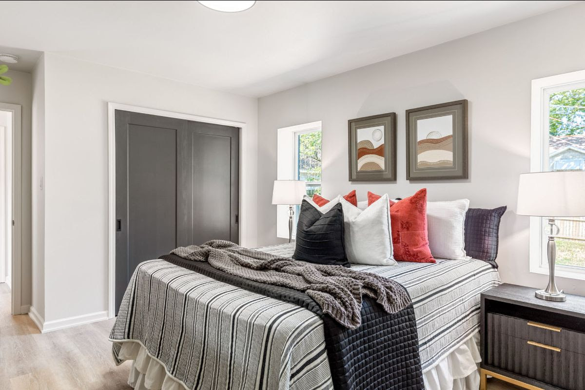 7055 Plymouth Avenue — Photo 3